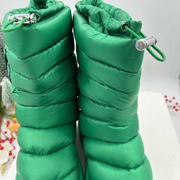 SOLD!!!!!!!   Women’s Moncler Gaia pocket snow boots size 41 - Picture 11 of 12